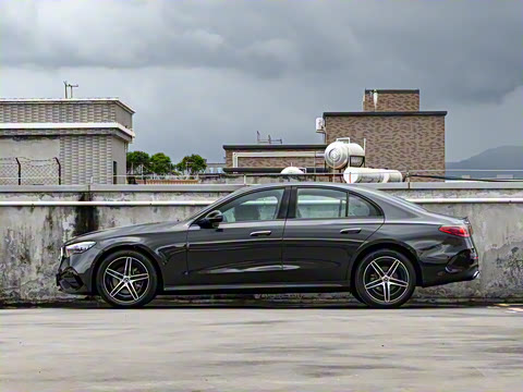 2025�� �Ŀ� E 260 �˶���