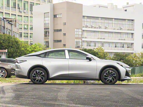 2025�� 560PRO 185kW