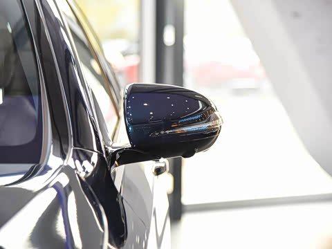 2023�� E 350 e L ���ʽ��϶����˶��γ�