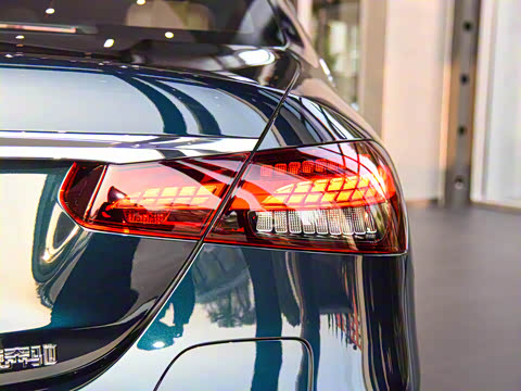 2023�� E 350 e L ���ʽ��϶����˶��γ�