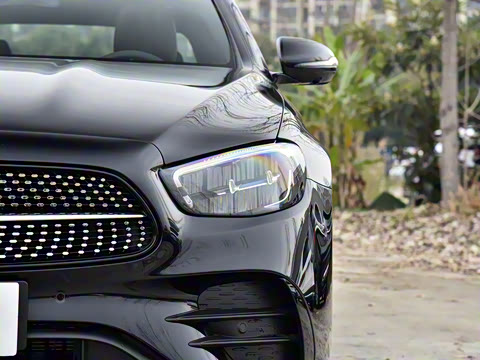 2022�� �Ŀ� E 350 e L ���ʽ��϶����˶��γ�