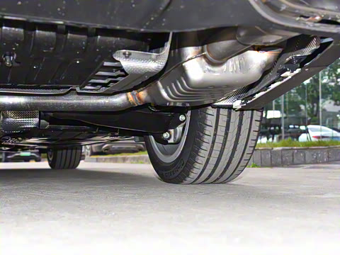 2022�� �Ŀ� E 300 L �˶������