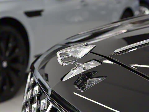 2026�� 4.0T V8 Mulliner