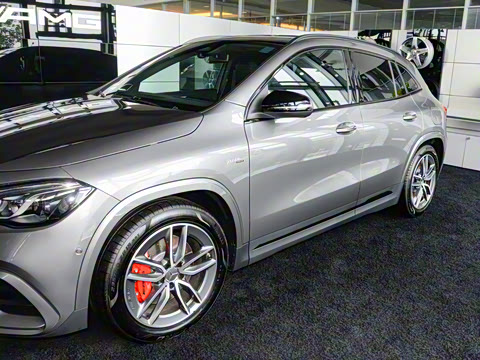 2025�� AMG GLA 35 4MATIC