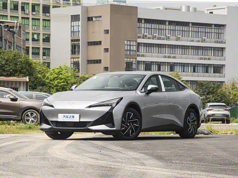 2025�� 560PRO 185kW