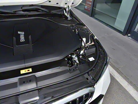 2025 xDrive 50L M˶װ