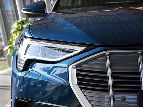 2019�� 55 quattro ������