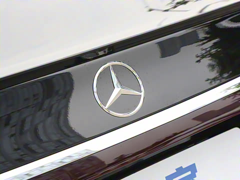 2025�� �Ŀ� E 300 �������˶���