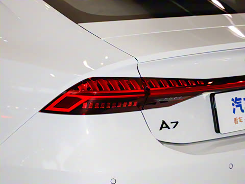 2025�� 55 TFSI quattro ������