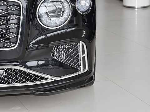 2026�� 4.0T V8 Mulliner