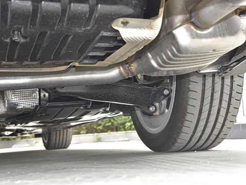 2023�� �Ŀ� E 300 L �˶�������