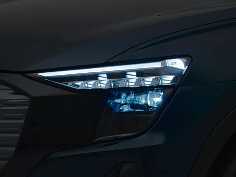 2023�� 50 e-tron quattro ��ҫ�� ������װ