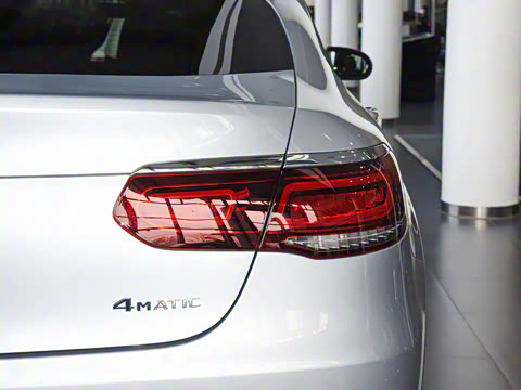 2022�� GLC 260 4MATIC ����SUV