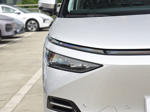 2025�� 702���������� Max