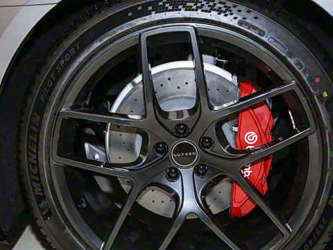 2025�� 703km Ultra�˶���