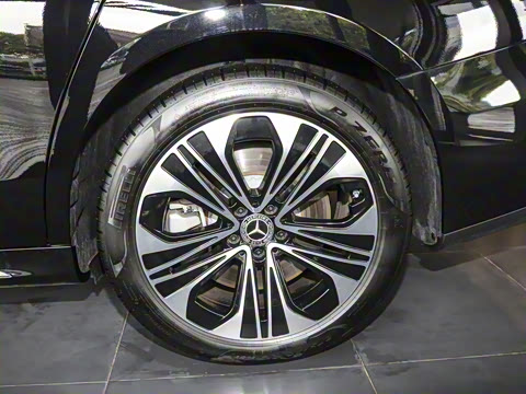 2024�� E 350 e L ���ʽ��϶����˶��γ�