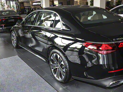 2024�� E 350 e L ���ʽ��϶����˶��γ�