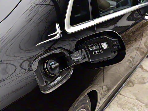 2022�� �Ŀ� E 350 e L ���ʽ��϶����˶��γ�