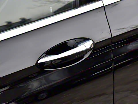 2022�� �Ŀ� E 350 e L ���ʽ��϶����˶��γ�