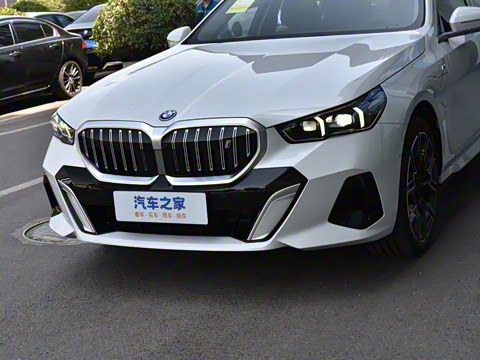 2025�� xDrive 50L M�˶���װ