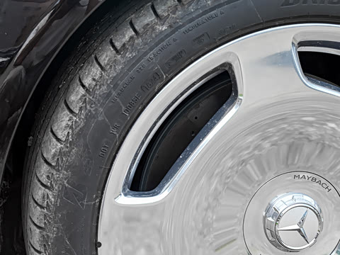 2025�� �Ŀ� S 680 4MATIC