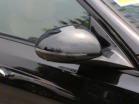 2025�� �Ŀ� E 300 �������˶���