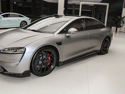 2025�� 703km Ultra�˶���