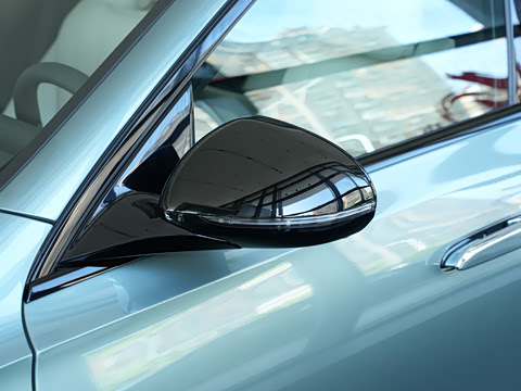 2025�� �Ŀ� E 260 �˶���