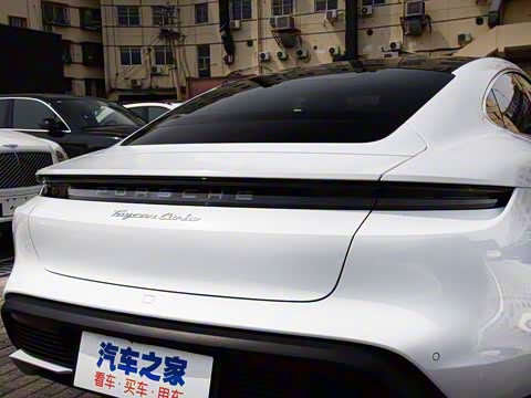 2019�� Taycan Turbo