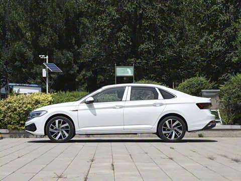 2025�� �Ŀ�� 300TSI DSG׿Խ��