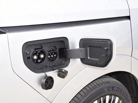 2025�� 702���������� Max