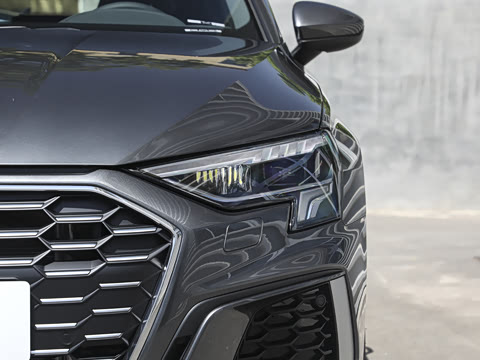 2023�� �Ŀ� Sportback 35 TFSI ʱ���˶���