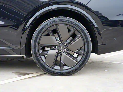 2025�� Ultra ���ܻ��°�