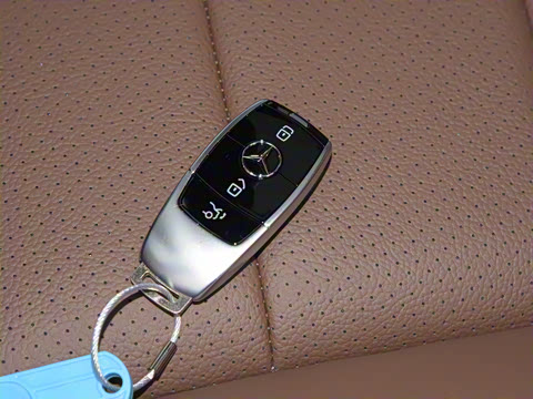 2022�� �Ŀ� E 300 L �˶�ʱ����