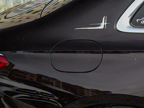 2025�� �Ŀ� E 260 L �˶���