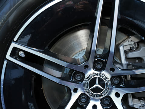 2025�� �Ŀ� E 260 �˶���