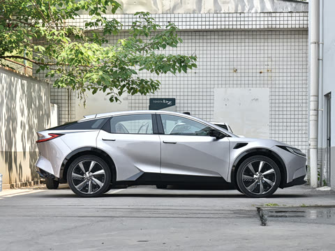 2025�� 550 PRO���а�