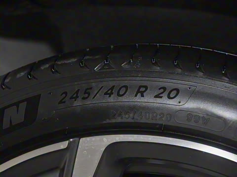 2025�� 75kWh Touring