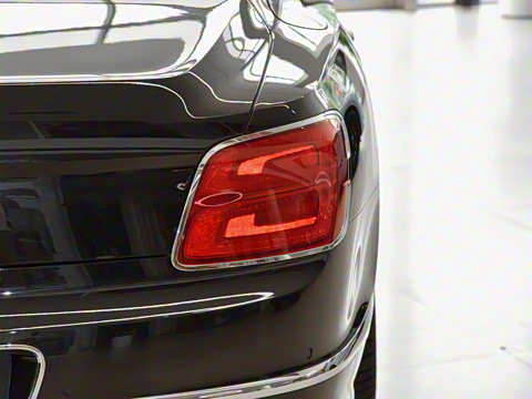 2026�� 4.0T V8 Mulliner