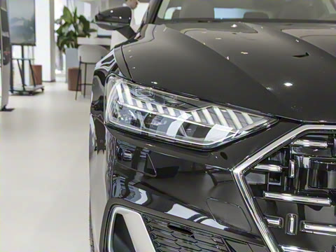 2025�� 45 TFSI quattro ������