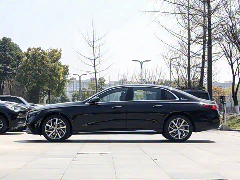 2025�� �Ŀ� E 300 L ʱ���˶���