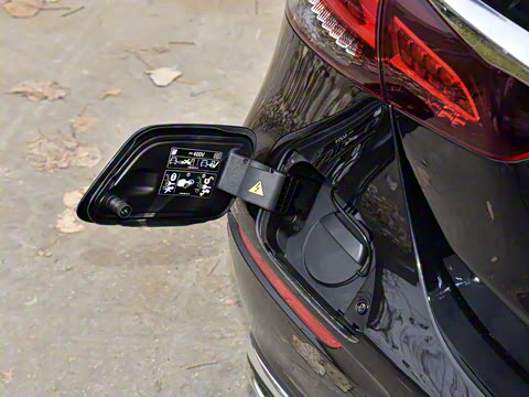 2022�� �Ŀ� E 350 e L ���ʽ��϶����γ�