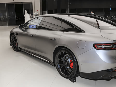 2025�� 703km Ultra�˶���