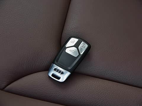 2019�� 55 e-tron