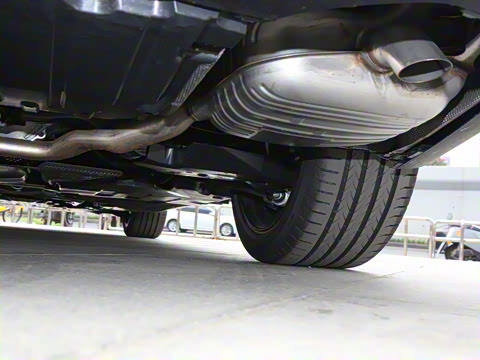 2025�� �Ŀ� E 300 �������˶���