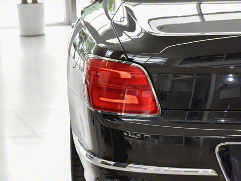 2026�� 4.0T V8 Mulliner