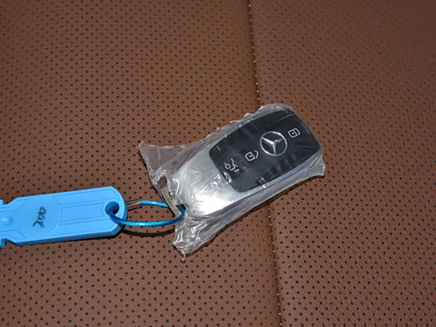 2022�� �Ŀ� E 300 L �˶������