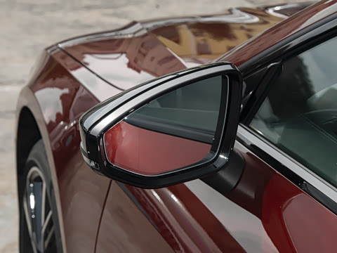 2025�� 55 TFSI quattro ������