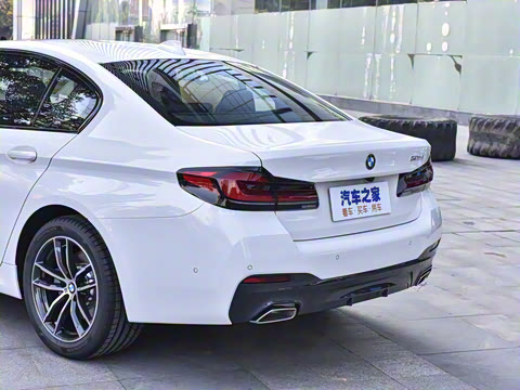 2022�� �Ŀ� 525i M�˶���װ