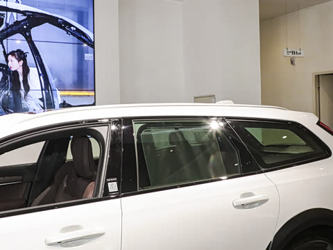 2025�� Cross Country B5 AWD ��Զ��